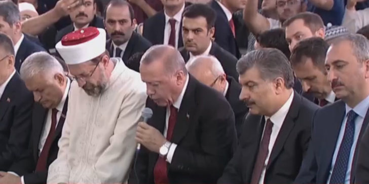 Erdoğan, şehitler için kuran okudu